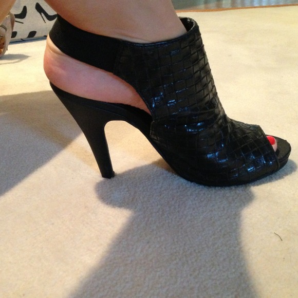 Black weave peep toe pump - Picture 4 of 4
