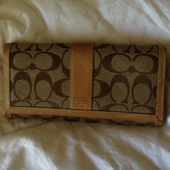 Coach logo wallet. Authentic.