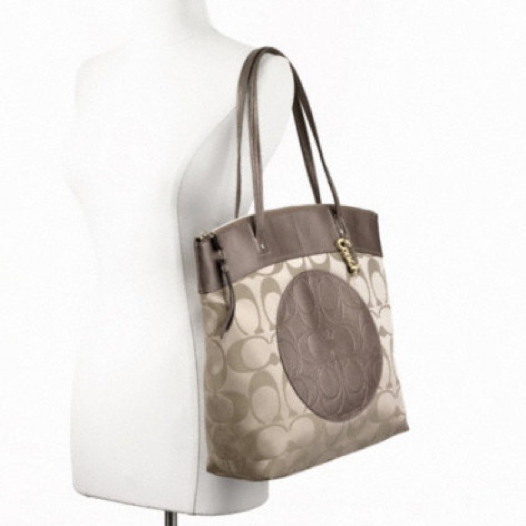 🚫Sold🚫Authentic Coach Signature Tote - Picture 2 of 4