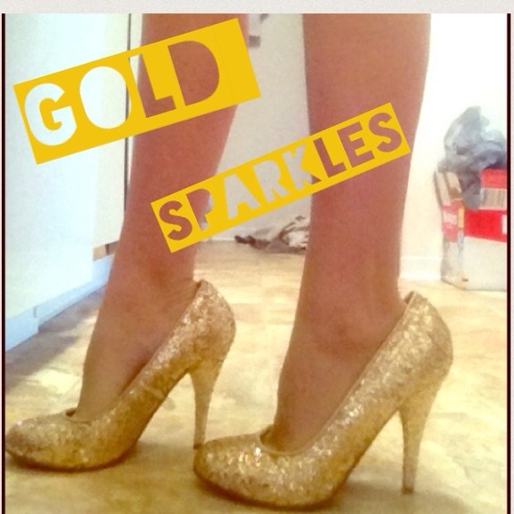 PRICE REDUCED🎉Gold sparkly heels!!!