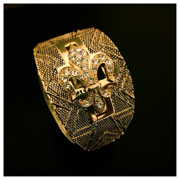 🎉HOST PICK🎉FLEURISH from New Orleans! - Picture 2 of 3