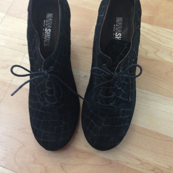 Nara ankle booties