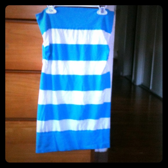 Sleeveless blue top