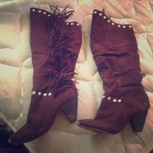 Brown boots with frillies