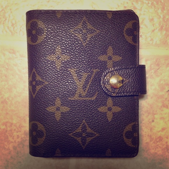 Small Louis Vuitton wallet