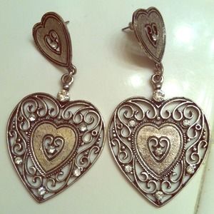 Dangling heart earrings