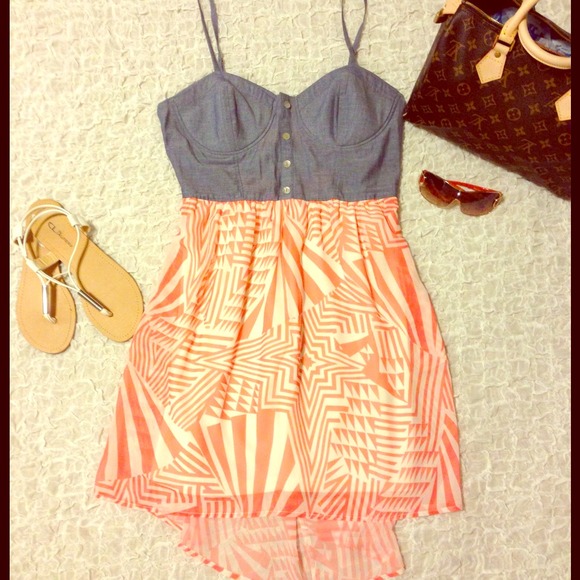 Dresses & Skirts - 🎉🎉HOST PICK🎉🎉 8/5 Super cute hi low dress 😃