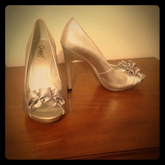 Adorable Silver Pumps! REDUCED!!