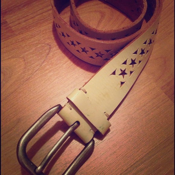 Beige, cut-out belt