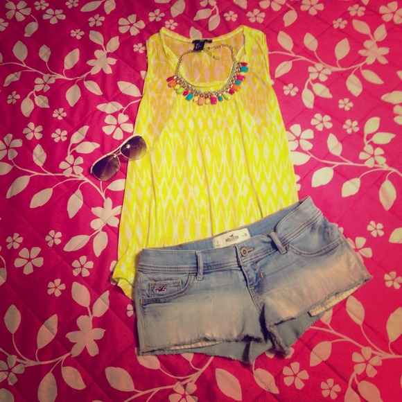 🚫🚫🚫Sold🚫🚫🚫💛Yellow top💛
