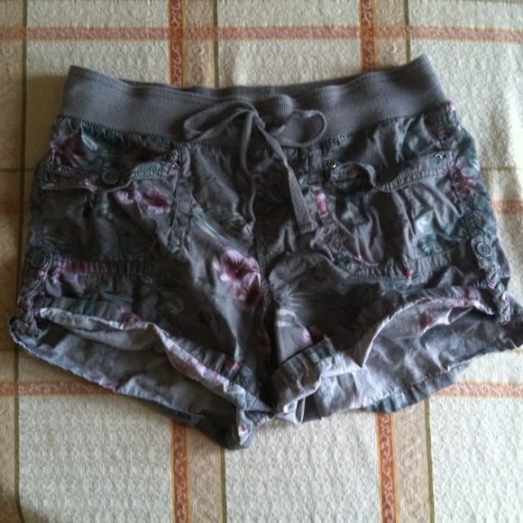 Shorts - Picture 1 of 3