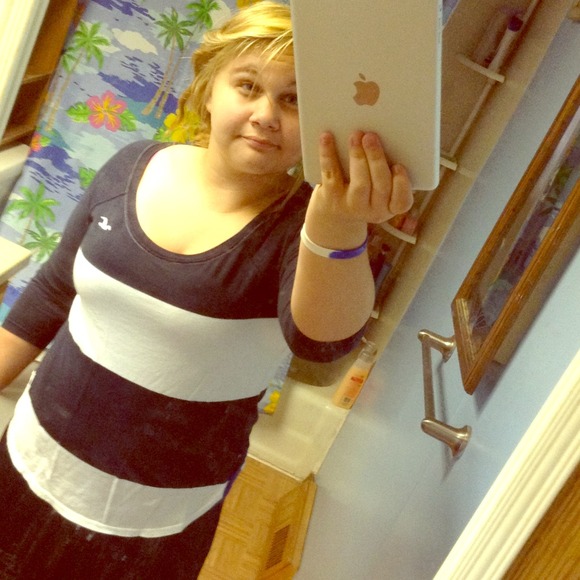 Hollister Shirt :)