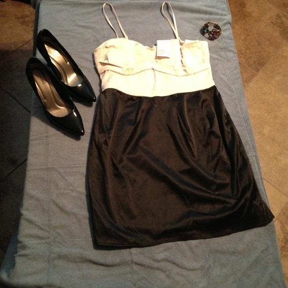 H&M Dress!  What a steal! BRAND NEW!!  🌸Reduced🌸 - Picture 5 of 6