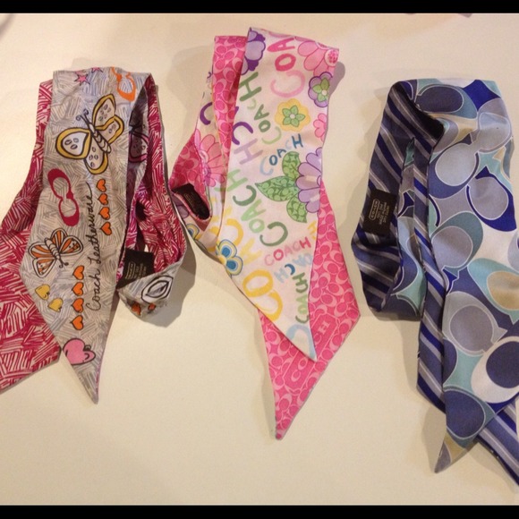 SOLD. Coach navy c print ponytail scarf