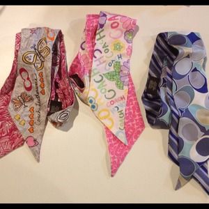 SOLD. Coach navy c print ponytail scarf