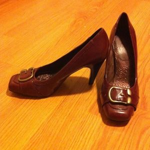Apt.9 burgundy heels 6.5