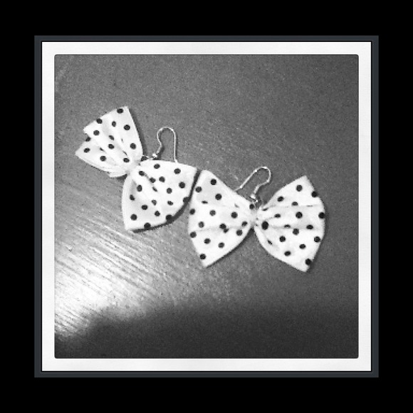 Black & White Polka Dot Bow Earrings - Picture 1 of 1