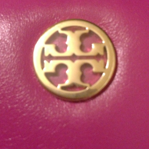 MAGENTA DENA ZIP TORY BURCH WALLET