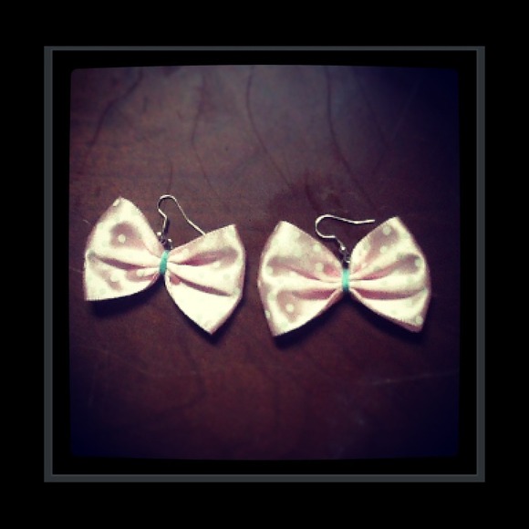 Light Pink Polka Dot Bow Earrings - Picture 1 of 1