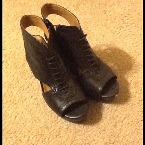 Sold!!!!! Black cutout wedge 8.5