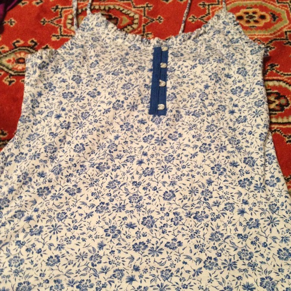 ❌❌SOLD❌❌Cute blue floral printed tank top