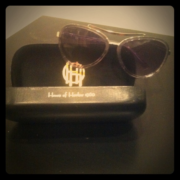 House of Harlow Lynn Fog Sunglasses case included!