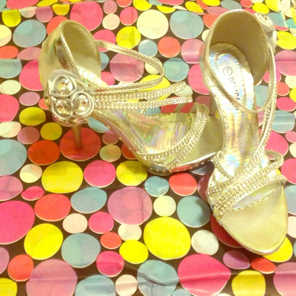 Silver high hells! 👠👠