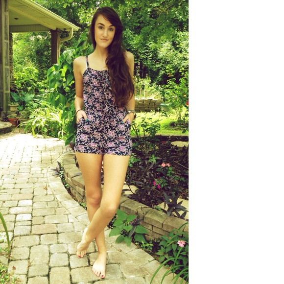 ❤️SOLD❤️ NWOT Forever 21 Purple Floral Romper M - Picture 3 of 4