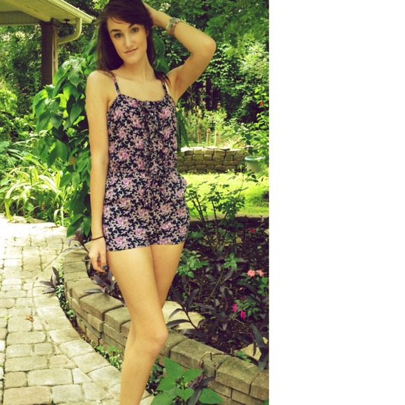 ❤️SOLD❤️ NWOT Forever 21 Purple Floral Romper M - Picture 4 of 4