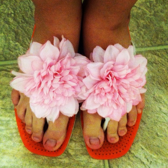 *KATE SPADE* Gorgeous Pink Bella Floral Flip Flops - Picture 2 of 4