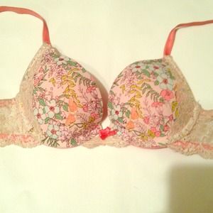 THREE VS bras - 34As