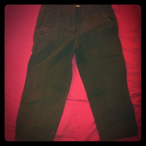 Dark brown Capri