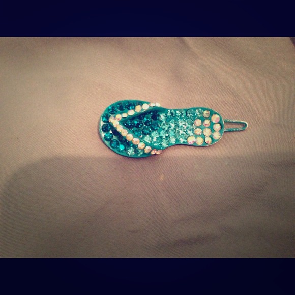 Adorable flip flop hair clip!!:)
