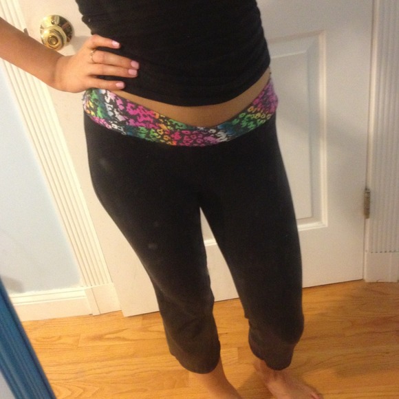Victoria's Secret cropped yoga pants