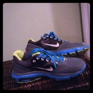 Nike fly wire running shoes/bundled with toms ;)