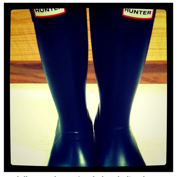 Hunter Boots - NAVY BLUE HUNTER RAIN BOOTS SIZE 7 PRICE IS FIRM