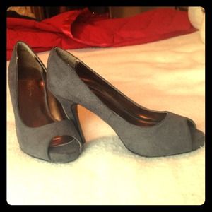 *REDUCED* Super cute gray suede peep toe heels!
