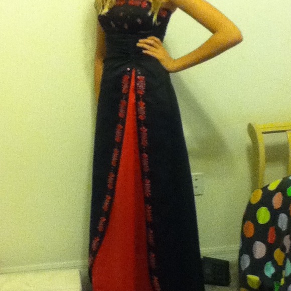 Dress - Picture 4 of 4