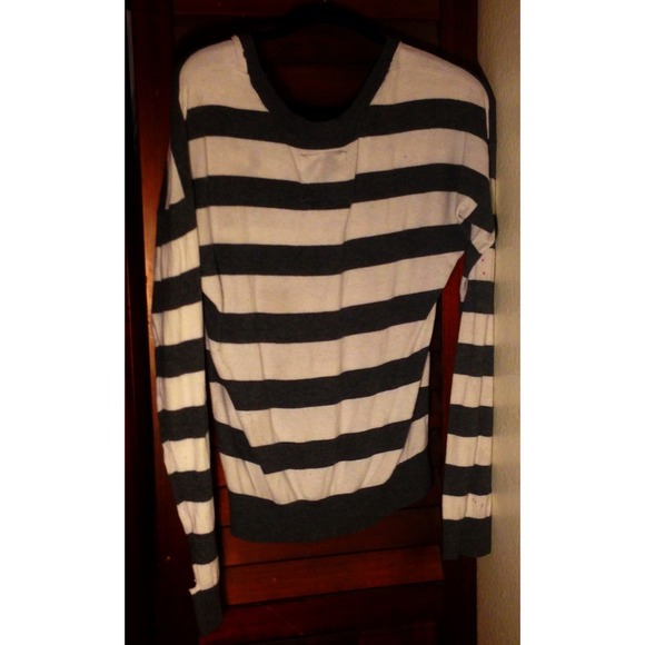Sweater - Picture 2 of 3