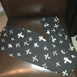 Forever 21 black & white cross patterned leggings