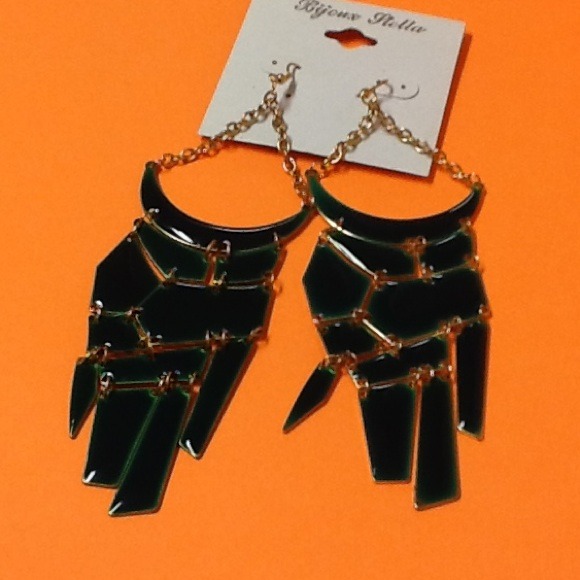 Green pierced earrings