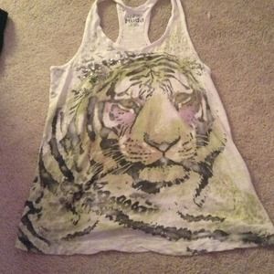 Very cute lion t-shirt!