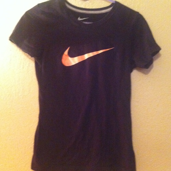 Nike black top