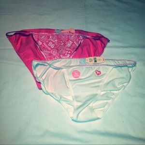 VS NWT string bikini panties - 130