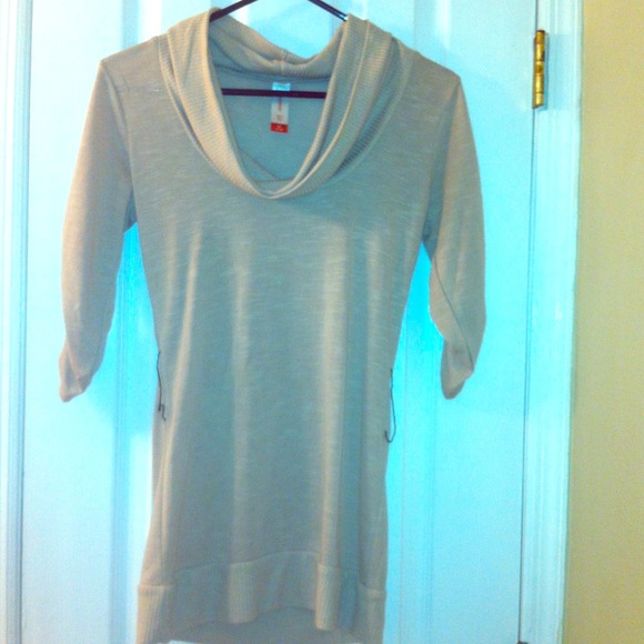 Light brown long shirt, with cheetah belt