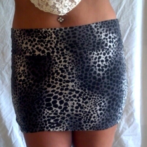 Used Black, White n Beige Cheetah Print Skirt (M)
