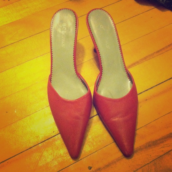 Pointed toes pink pumps