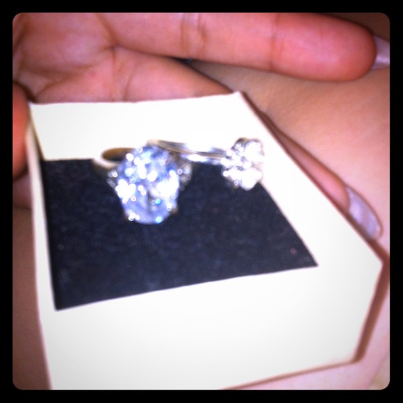 Diamond ring and flower ring