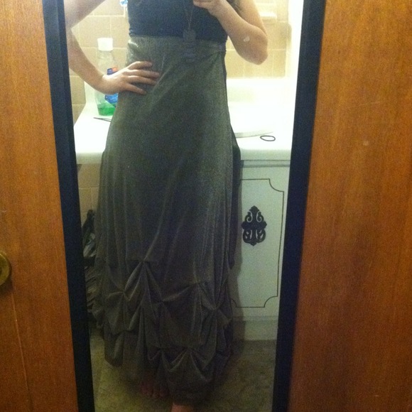 Green sparkled skirt