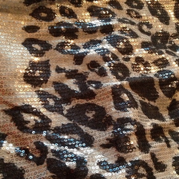 SOLD 🎄 Cheetah sequin crop top - Picture 2 of 2